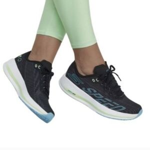 Skechers Women's GOrun Razor 4 with Arch Fit technology. Size 8